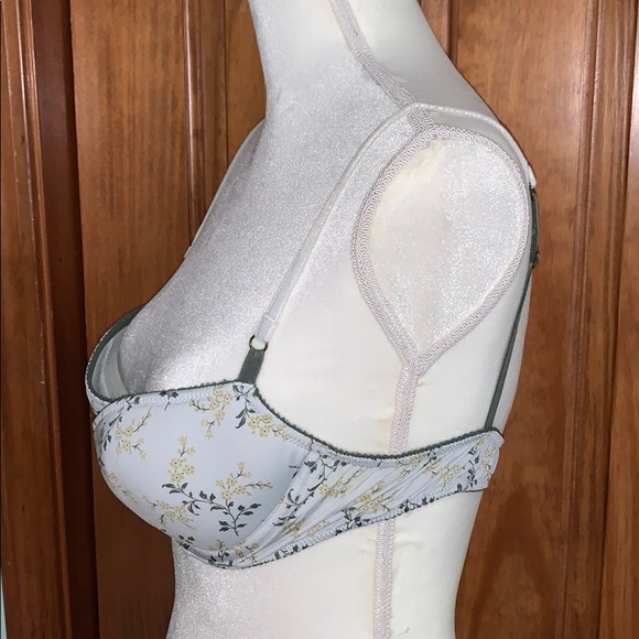 36C Victoria’s Secret floral bra - Picture 3 of 8